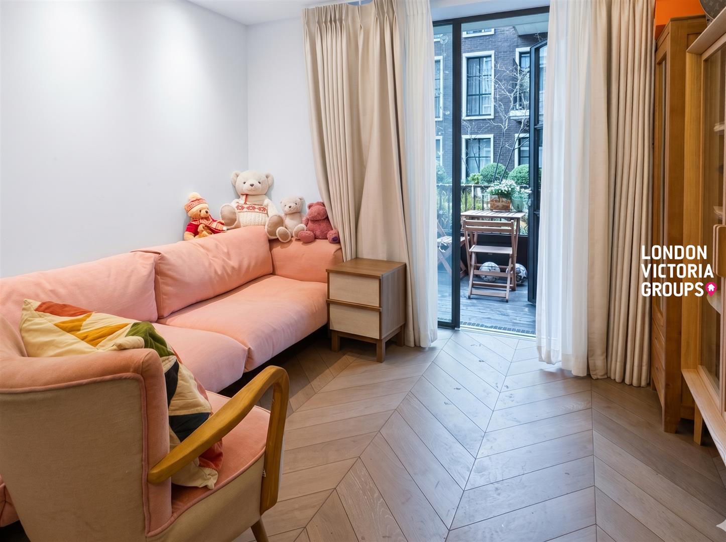 2 bed property in 101-103 Cleveland Street, London